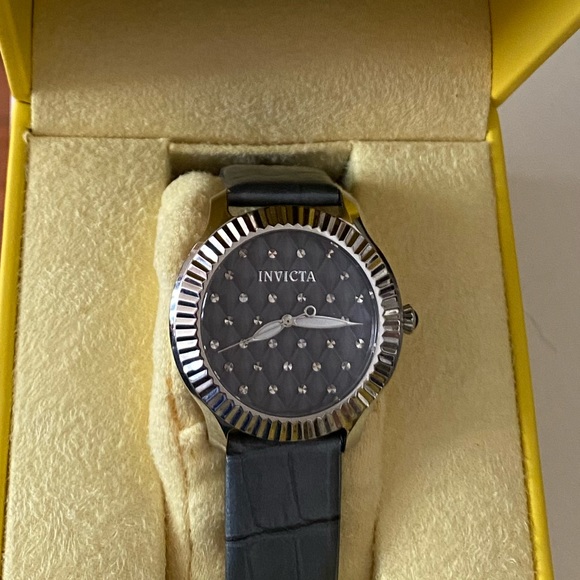 Invicta Angel - Picture 3 of 6